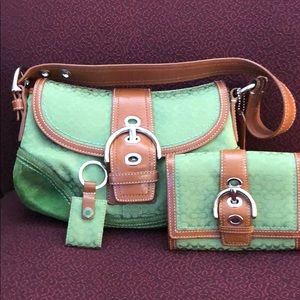 Satchel coach purse w/a keychain & wallet